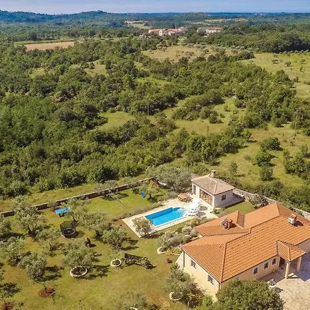 Hébergement de vacances 4 Bedroom In *