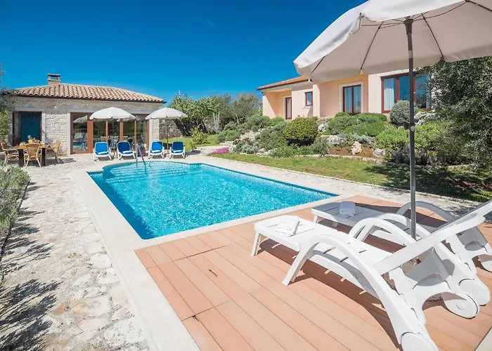 4 Bedroom In Holiday home Buje
