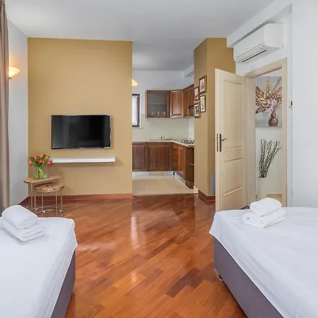 4 Bedroom In *