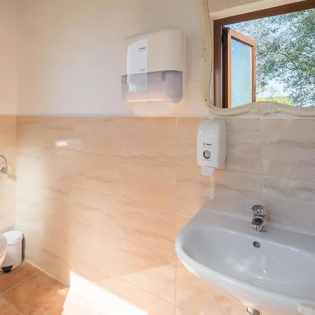 4 Bedroom In *