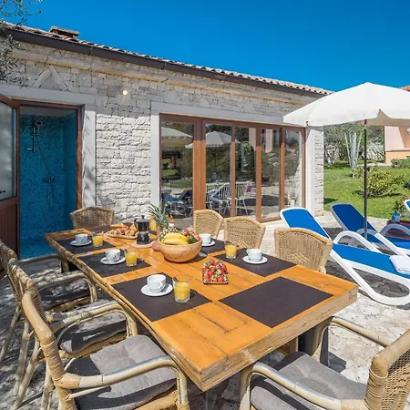 4 Bedroom In Nyaraló *