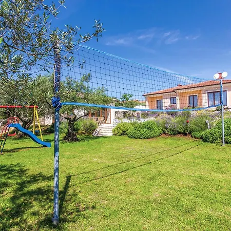 4 Bedroom In Nyaraló *
