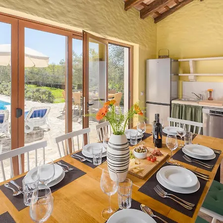 4 Bedroom In *